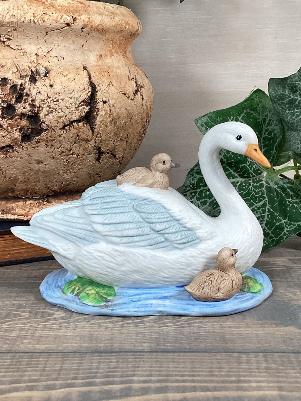 Vintage Homco Ceramic Mama Swan and Baby Cignets Figurine #1467
